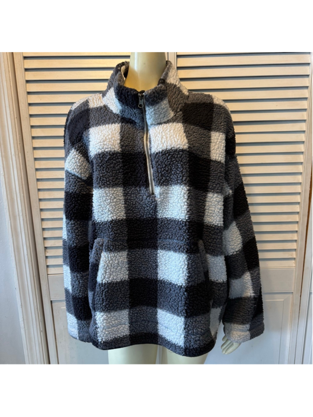Old Navy Women’s XL Sherpa Fleece Pullover Gray White Buffalo Plaid 1/4 Zip